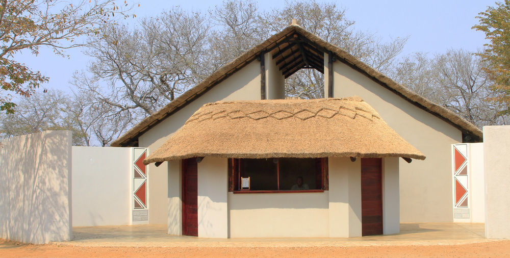 Gwango Heritage Resort Dete Exterior photo